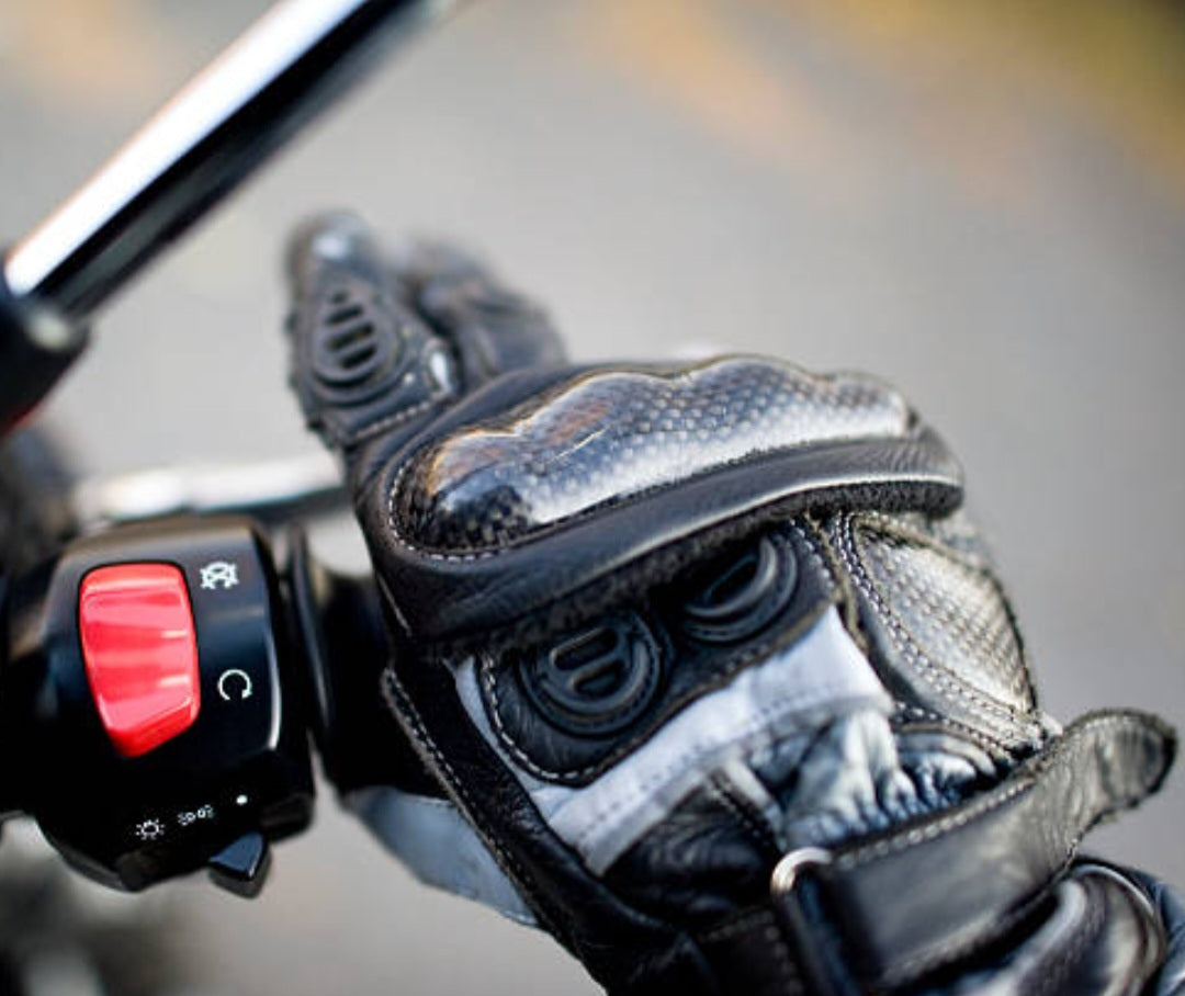 Pulitura Guanti in Pelle da Moto